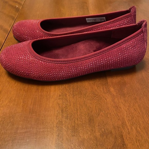 Vionic Red Flats with Rhinestone Detailing - Picture 4 of 8